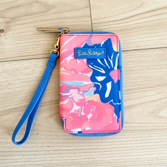 Lilly Pulitzer Handbags - Pink floral Lilly Pulitzer wallet